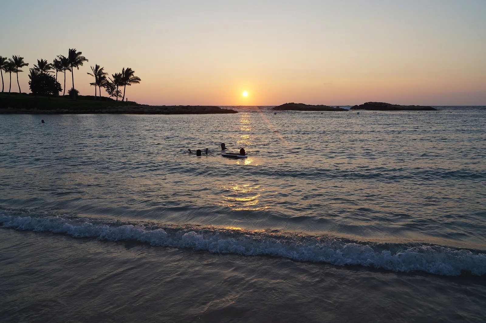 コオリナのラグーンに沈む夕日