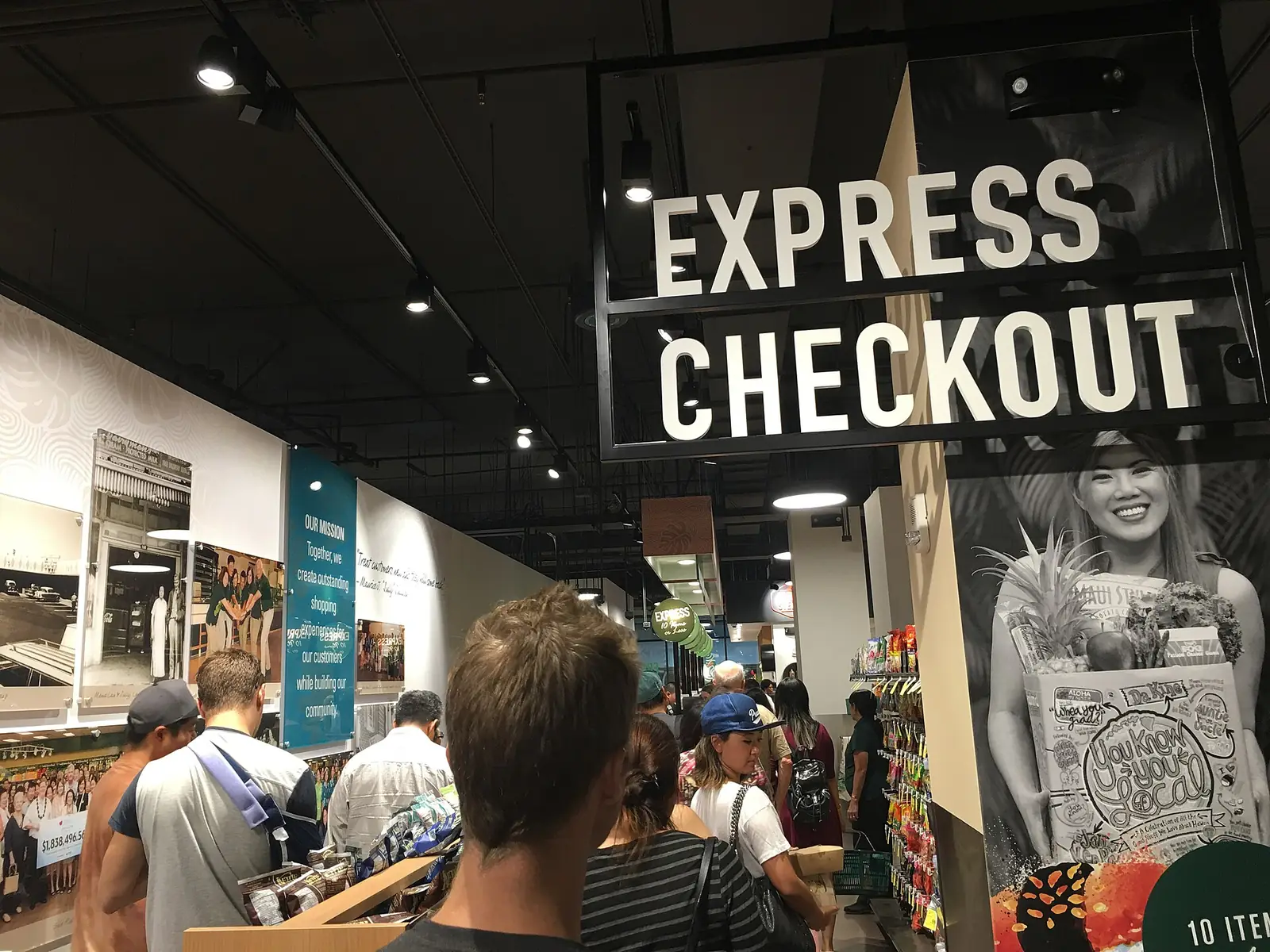 アラモアナのフードランド・ファームズの店内